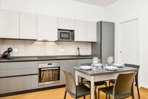 Yellove is the perfect holiday home for your vacation!It has large spaces and two bathrooms.The novelty of its furnishings will immediately make you say that it is the right choice for moments of pure relaxation.Its location will also allow you to find p