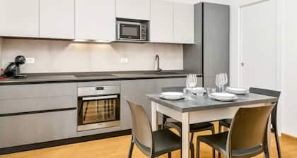 Yellove is the perfect holiday home for your vacation!It has large spaces and two bathrooms.The novelty of its furnishings will immediately make you say that it is the right choice for moments of pure relaxation.Its location will also allow you to find p