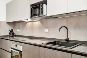 Mikrowelle, Ofen, Herdplatte, Geschirrspüler