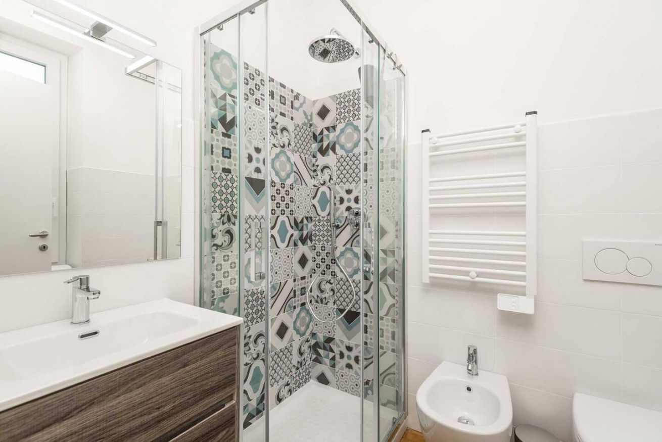 Dusche, Haartrockner, Bidet, Handtücher