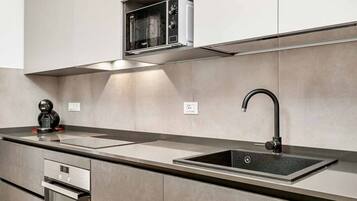 Mikrowelle, Ofen, Herdplatte, Geschirrspüler