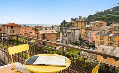 Monterosso is the most comfortable village of the Cinque Terre for your holidays, La Tana del Polpo will allow you to reach the beach in just 5 minutes by foot. The large bedroom can accommodate up to 4 people and the kitchen will allow you to cook and e