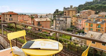 Monterosso is the most comfortable village of the Cinque Terre for your holidays, La Tana del Polpo will allow you to reach the beach in just 5 minutes by foot. The large bedroom can accommodate up to 4 people and the kitchen will allow you to cook and e