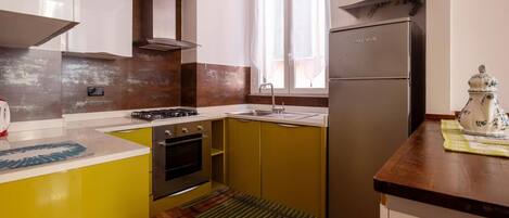 Oven, stovetop, dishwasher, coffee/tea maker