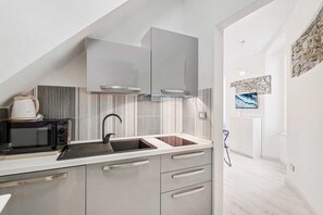 Fridge, microwave, stovetop, coffee/tea maker