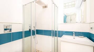 Dusche, Haartrockner, Bidet