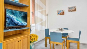 Unclassified image, 4 of 14, button - Corner 89, TerreMarine (Monterosso al Mare)
