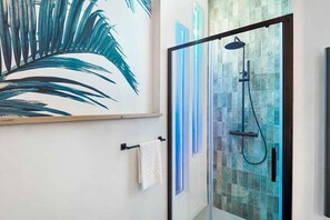 Shower, hair dryer, bidet, towels - Reflections of the Sea, TerreMarine (Portovenere)