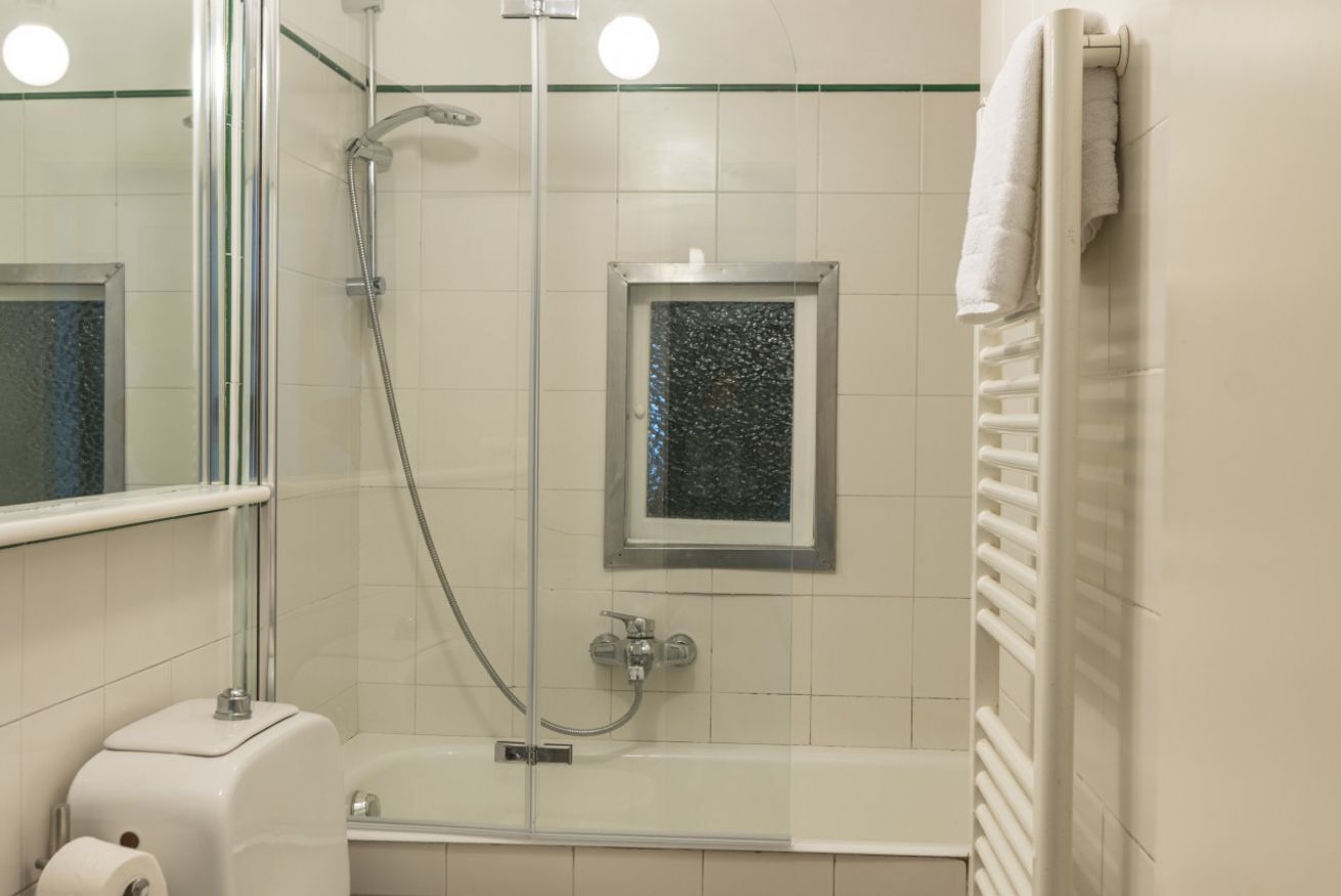 Haartrockner, Bidet, Handtücher