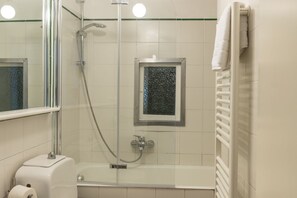 Asciugacapelli, bidet, asciugamani
