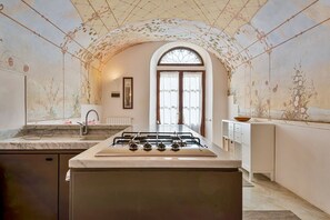 Forno, piano cottura, macchina per tè/caffè, pentole/stoviglie/utensili