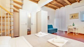 2 Schlafzimmer, BĂŒgeleisen/BĂŒgelbrett, WLAN, BettwĂ€sche