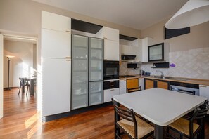 Refrigerador, horno, parrilla de estufa y lavavajillas 