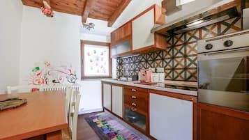 Fridge, oven