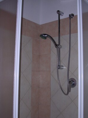 Een douche, een haardroger, een bidet