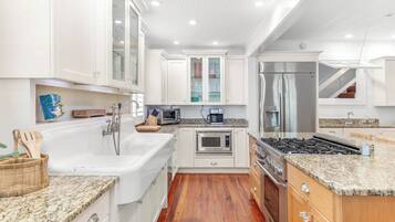 House, Multiple Beds, Pool Access, Pool View (Cake by the Ocean) | Private kitchen | Fridge, microwave, oven, stovetop