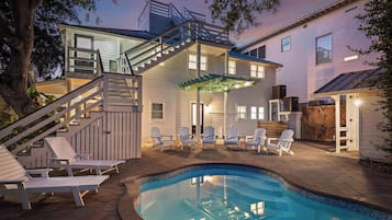 Outdoor pool, sun loungers