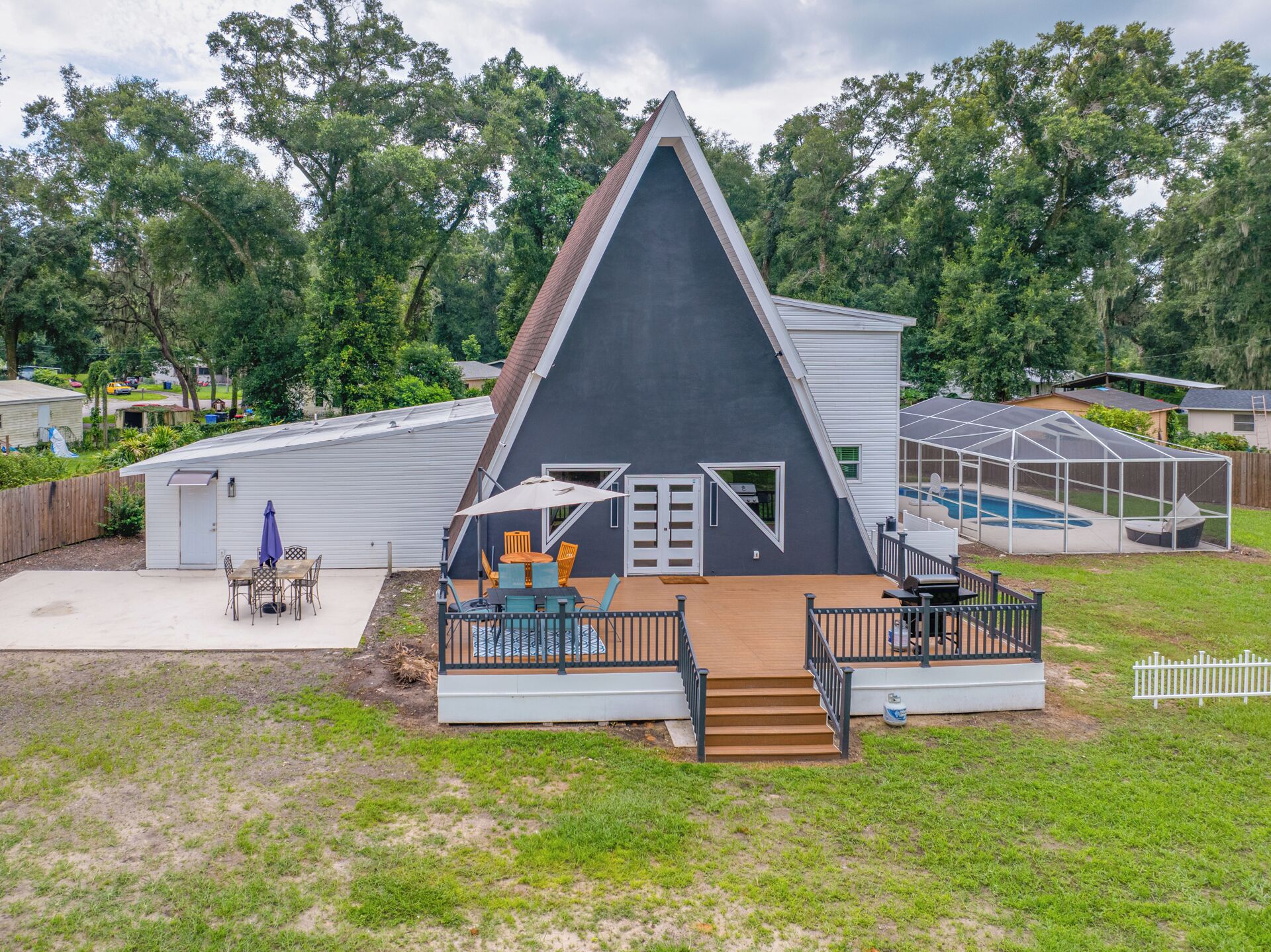 屋外ダイニングエリア