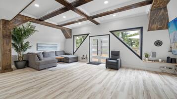 Smart-tv och eldstad