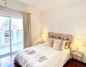 2 chambres, fer et planche à repasser, Wi-Fi, draps fournis