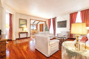 Apartment | Living area | 35-inch TV with digital channels