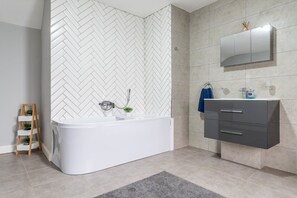 Hårføner og håndklær