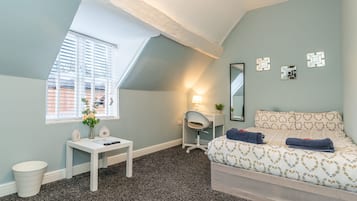 7 bedrooms, iron/ironing board, Internet, bed sheets