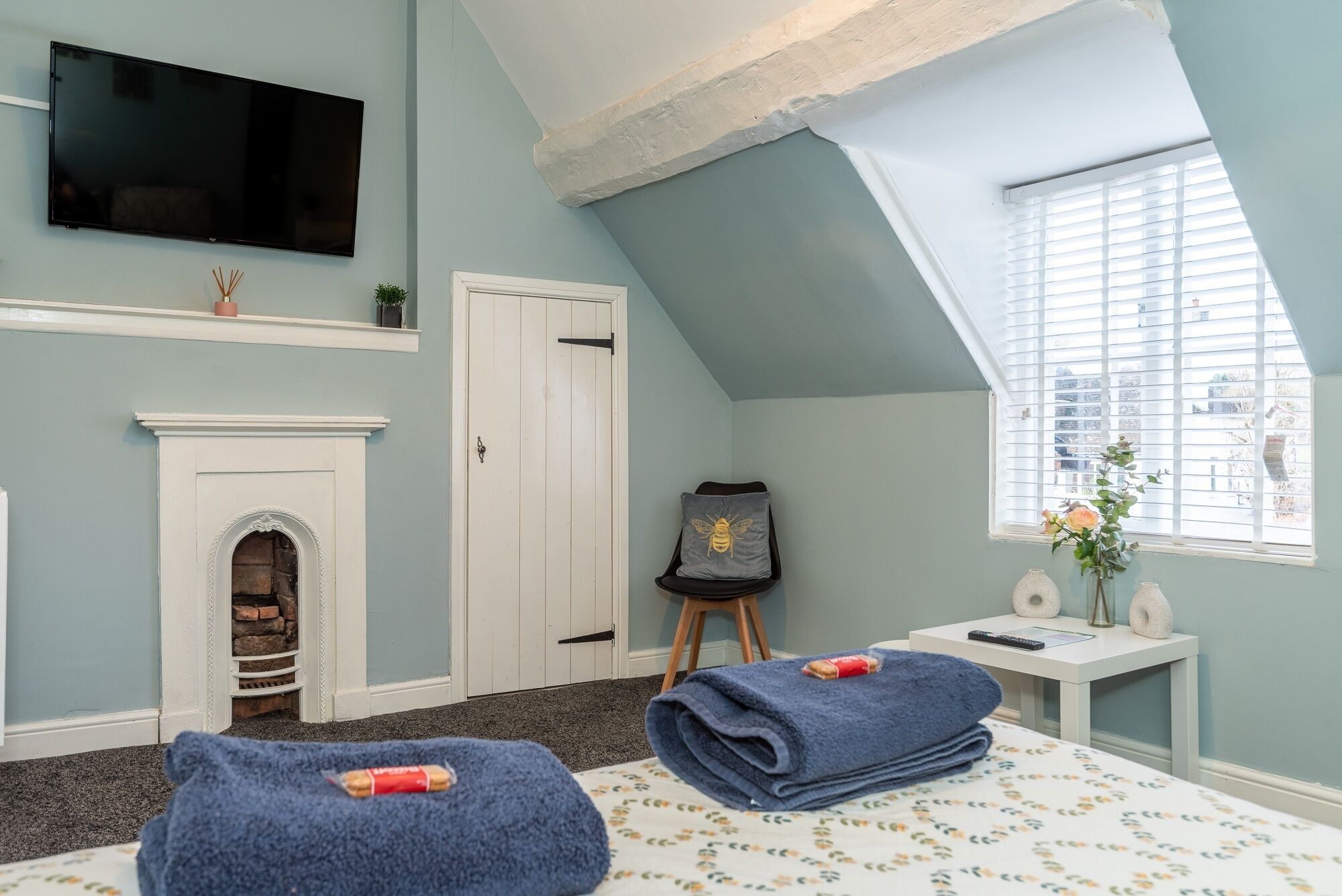 7 bedrooms, iron/ironing board, WiFi, bed sheets