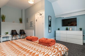 1 chambre, fer et planche à repasser, accès Internet, draps fournis