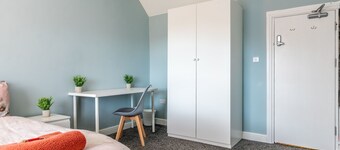 Room 2 double with a work space