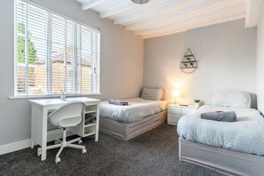 8 bedrooms, iron/ironing board, WiFi, bed sheets