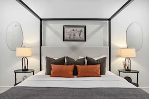 5 bedrooms, iron/ironing board, free WiFi, bed sheets