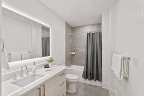 Towels - The Theodore 5BD/5B - 2 Units w Connecting Balcony (New Orleans)