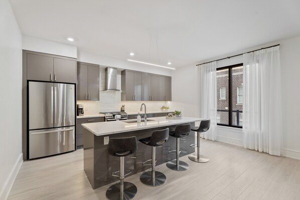 Fridge, microwave, oven, stovetop