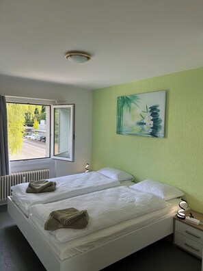 3 bedrooms, travel cot, free WiFi, bed sheets