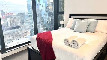 3 bedrooms, desk, iron/ironing board, travel cot