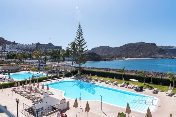 حمّام سباحة مُدفَّأ