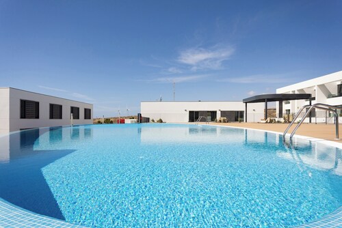 Home2Book Nordic Stay, Pool & Waves in Abades