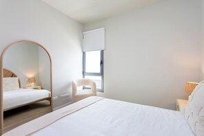 2 habitaciones, tabla de planchar con plancha, internet y ropa de cama