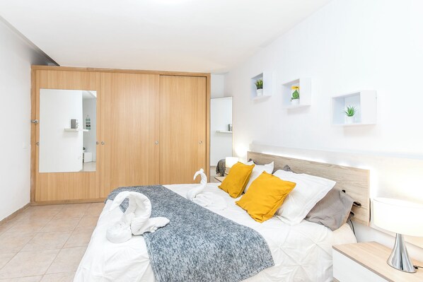 1 chambre, fer et planche à repasser, Wi-Fi, literie fournie