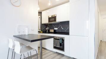 Micro-ondes, four, plaque de cuisson, lave-vaisselle