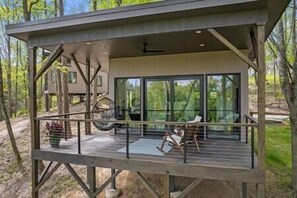 Terrace/patio - Blue Heron Hideaway at French Broad River Farms (Buncombe County)