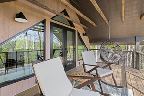 Terrace/patio - Luxury, Modern Treehouses- River Views & Farmstay Experience (Buncombe County)