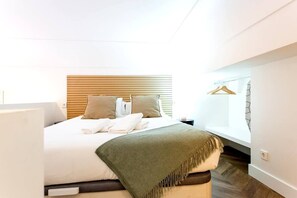 1 bedroom, WiFi, bed sheets - Charming Duplex Loft in the Heart of Madrid (Madrid)