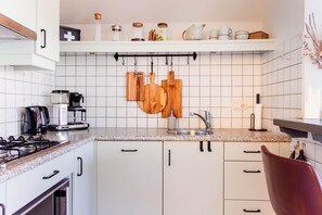 Køleskab, ovn, kogeplade, opvaskemaskine