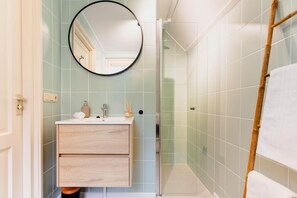 淋浴設備、風筒、提供毛巾