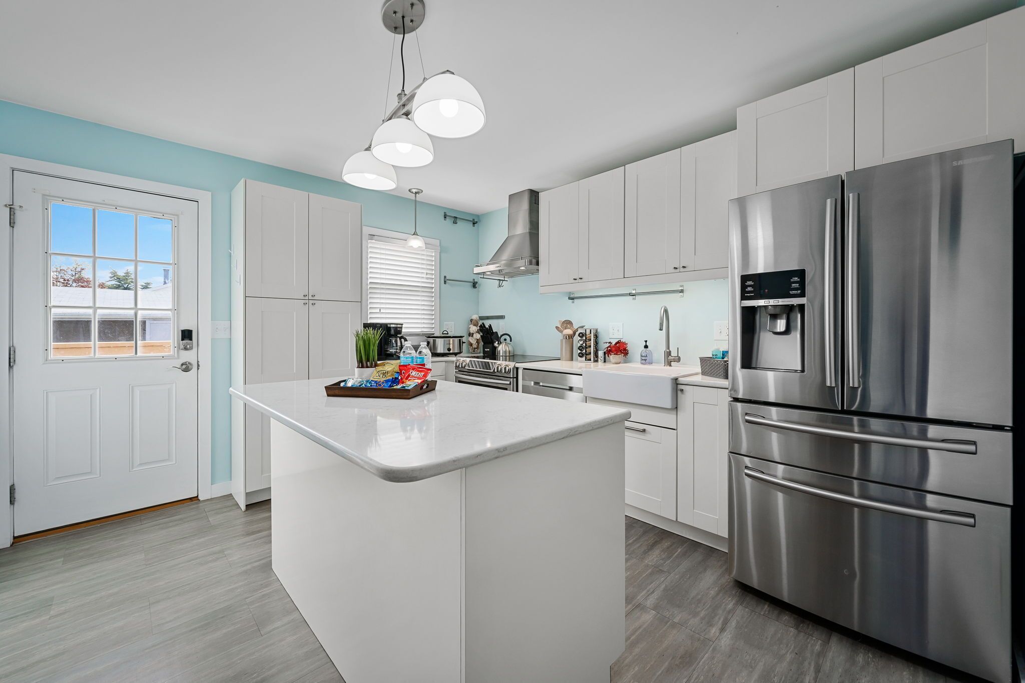 Mikrowelle, Ofen, Herdplatte, Geschirrspüler