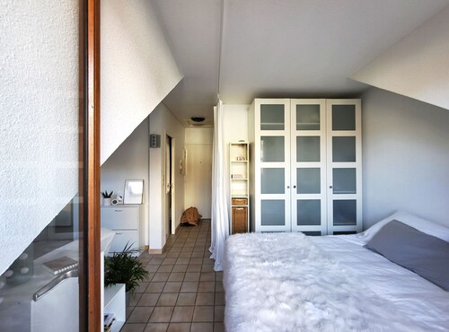 A welcoming studio in a quiet town center location  