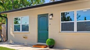 Exterior detail - Charming Villa 14 mins away from Siesta Key Beach (Sarasota)