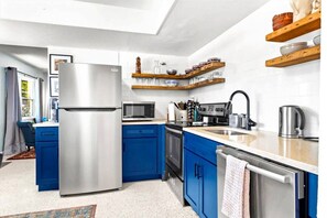 Private kitchen - Charming Villa 14 mins away from Siesta Key Beach (Sarasota)